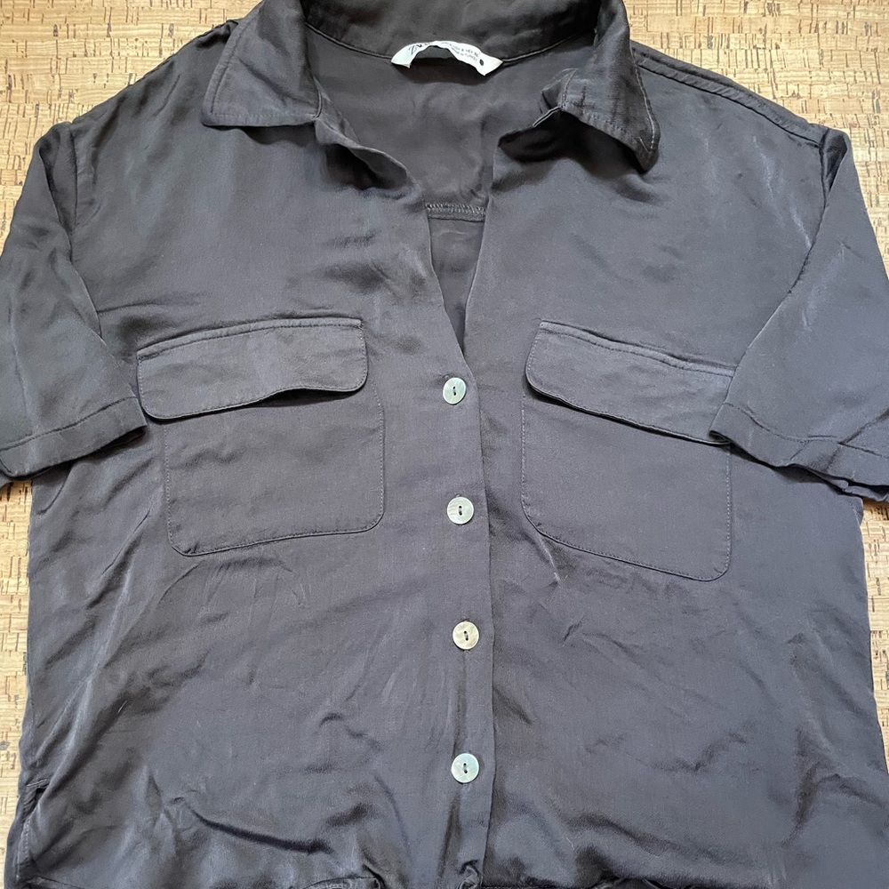 Zara cute shortsleeved, button up with placket pockets.